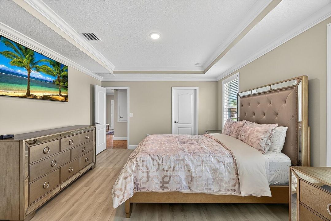 Под контрактом: $429,000 (3 спален, 2 ванн, 2102 Квадратных фут)