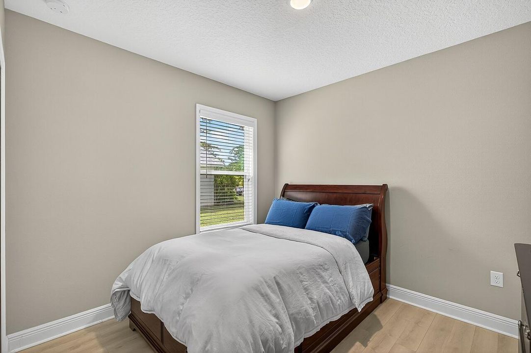 Под контрактом: $429,000 (3 спален, 2 ванн, 2102 Квадратных фут)