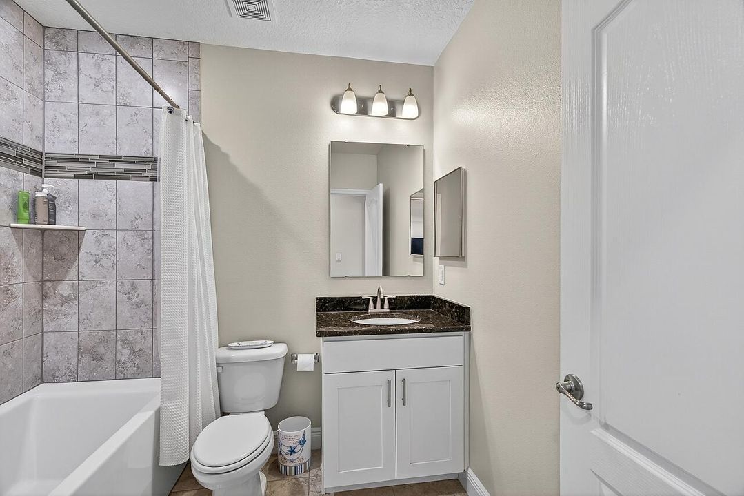 Под контрактом: $429,000 (3 спален, 2 ванн, 2102 Квадратных фут)