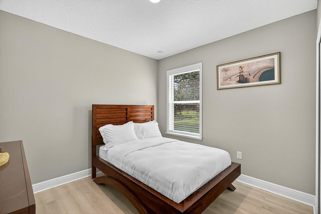 Под контрактом: $429,000 (3 спален, 2 ванн, 2102 Квадратных фут)