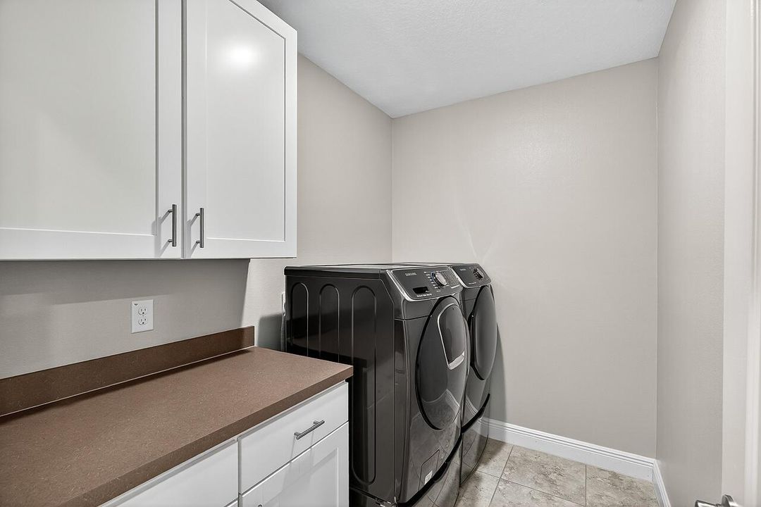 Под контрактом: $429,000 (3 спален, 2 ванн, 2102 Квадратных фут)