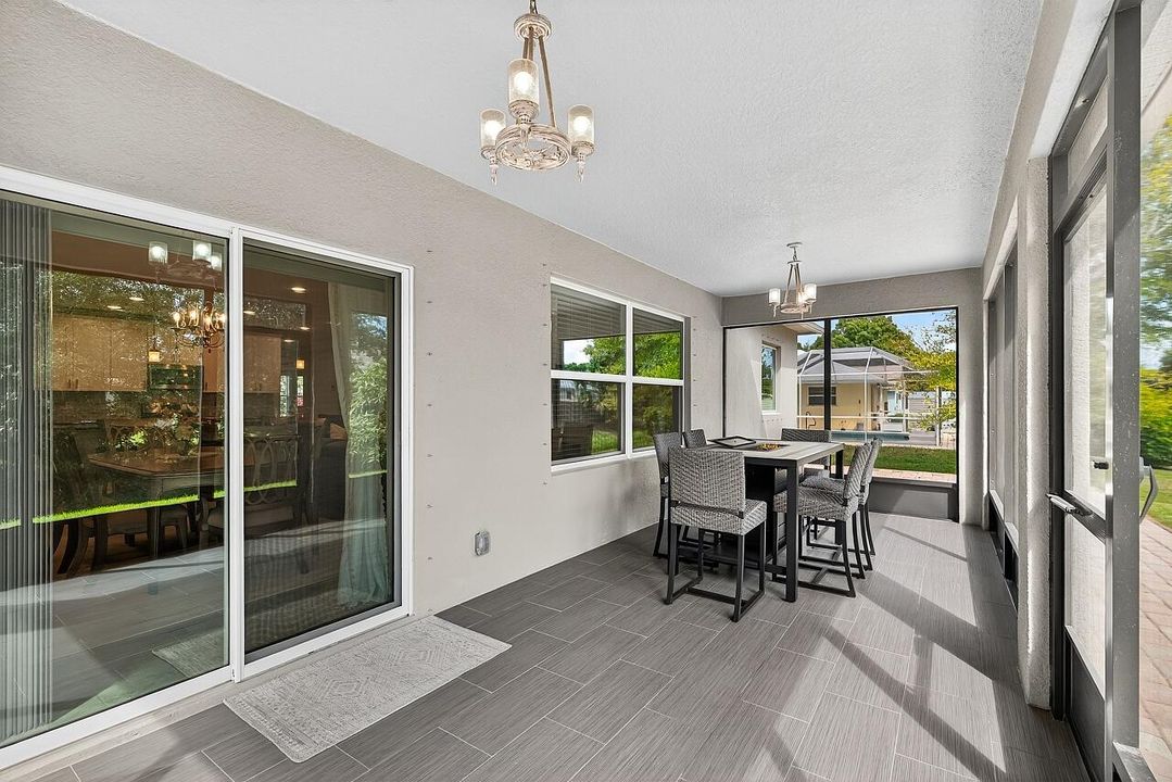 Под контрактом: $429,000 (3 спален, 2 ванн, 2102 Квадратных фут)