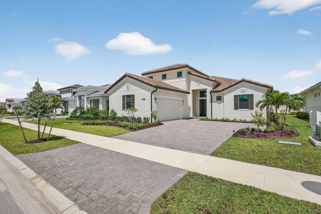 For Rent: $5,500 (5 beds, 4 baths, 3204 Square Feet)