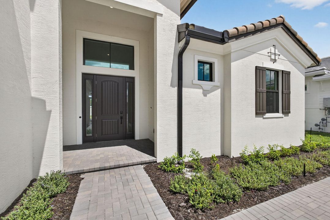 For Rent: $5,500 (5 beds, 4 baths, 3204 Square Feet)