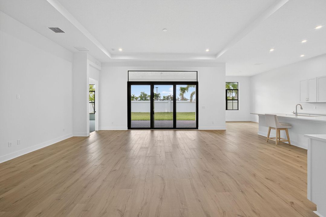 For Rent: $5,500 (5 beds, 4 baths, 3204 Square Feet)