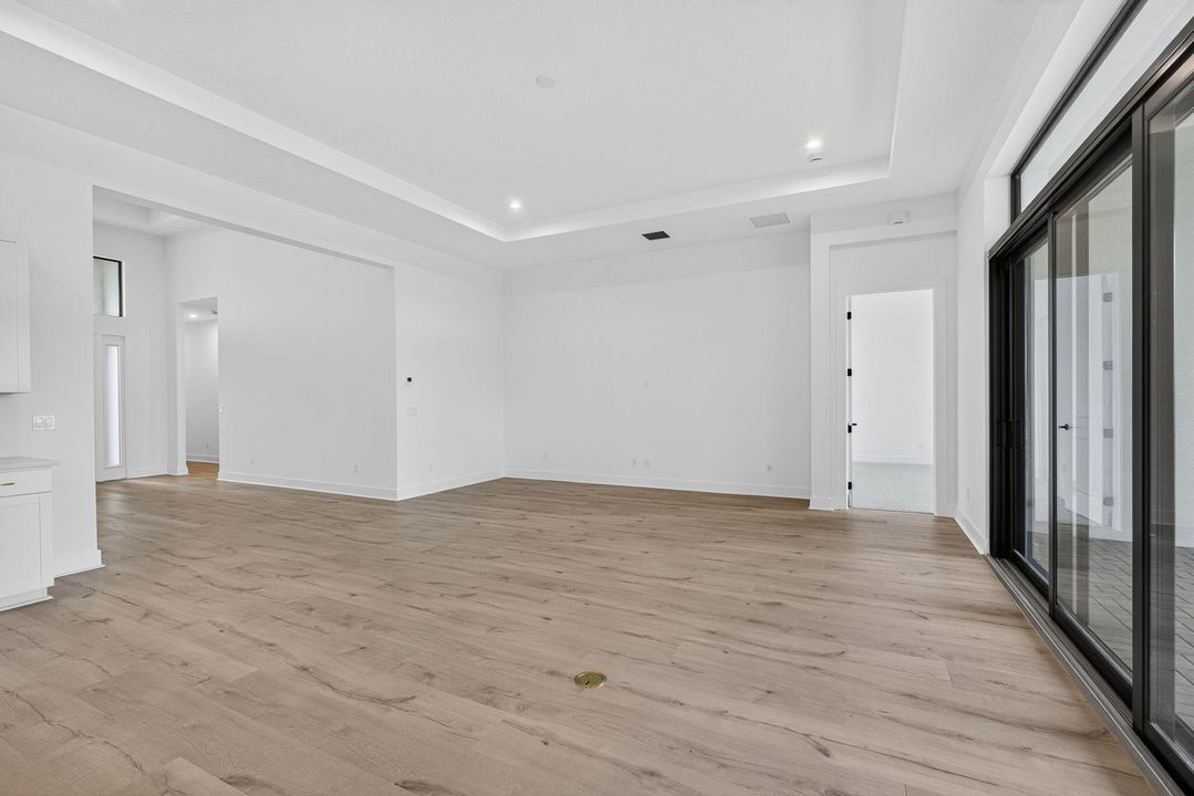 For Rent: $5,500 (5 beds, 4 baths, 3204 Square Feet)