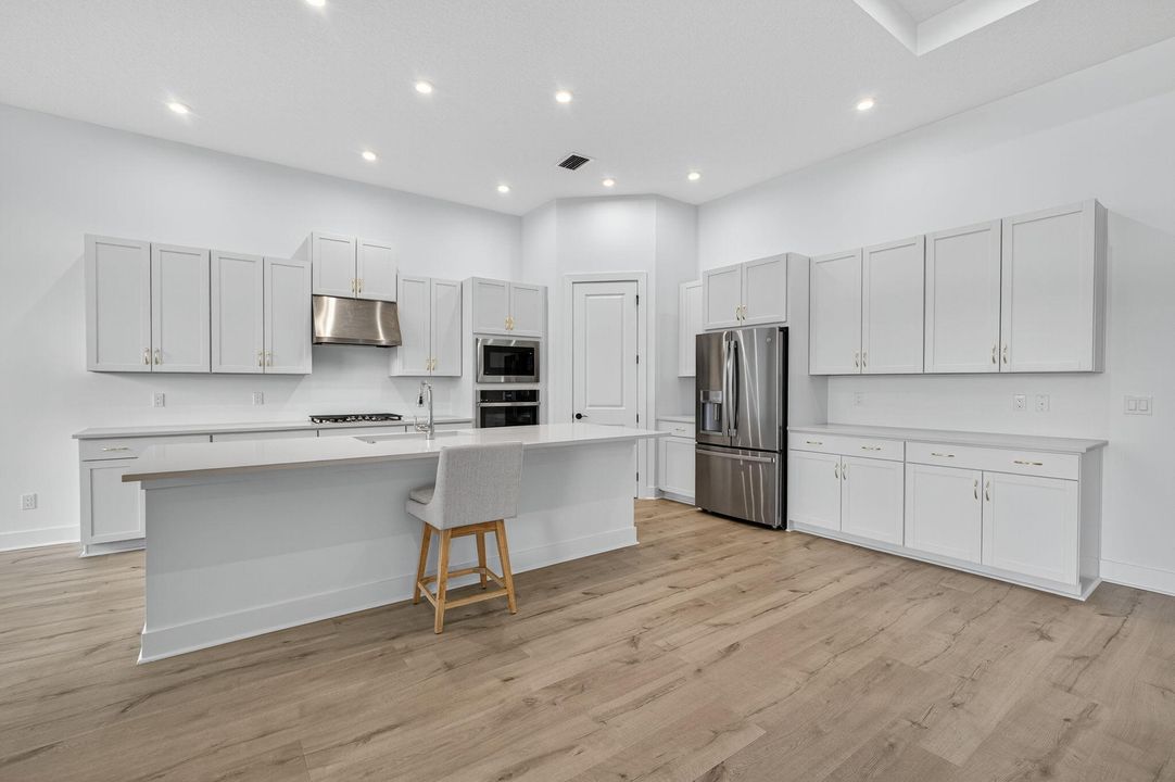 For Rent: $5,500 (5 beds, 4 baths, 3204 Square Feet)