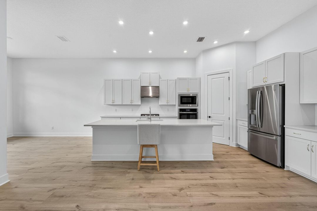 For Rent: $5,500 (5 beds, 4 baths, 3204 Square Feet)