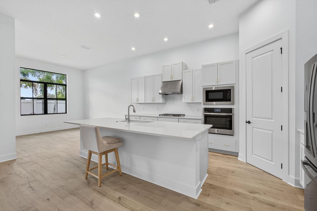 For Rent: $5,500 (5 beds, 4 baths, 3204 Square Feet)