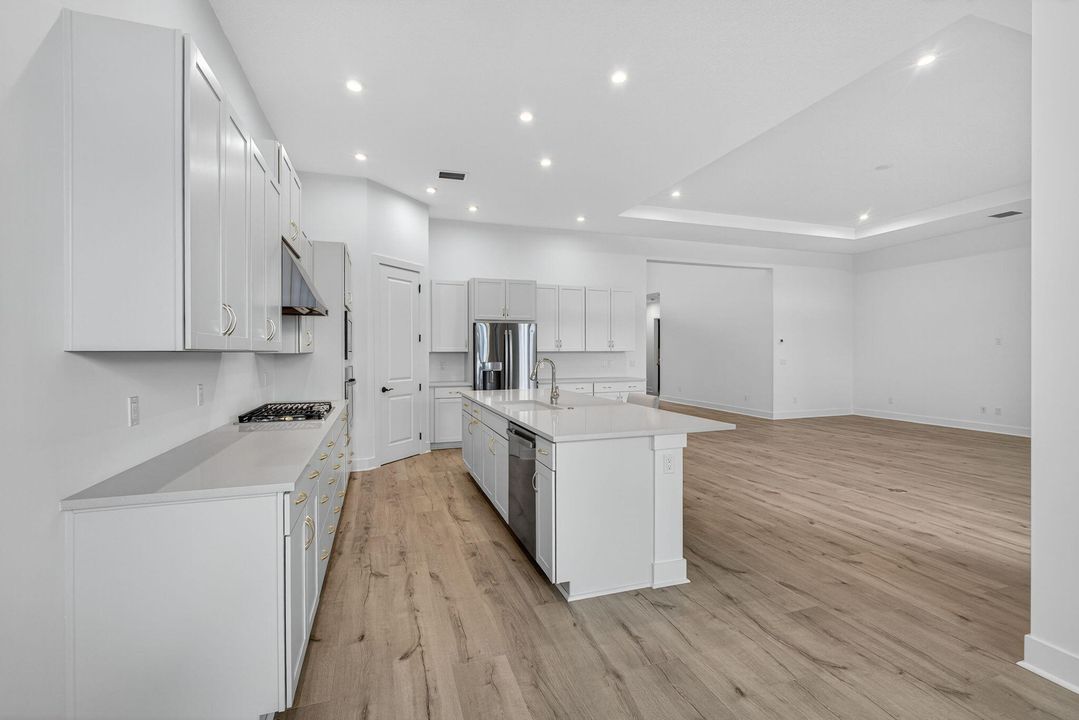 For Rent: $5,500 (5 beds, 4 baths, 3204 Square Feet)