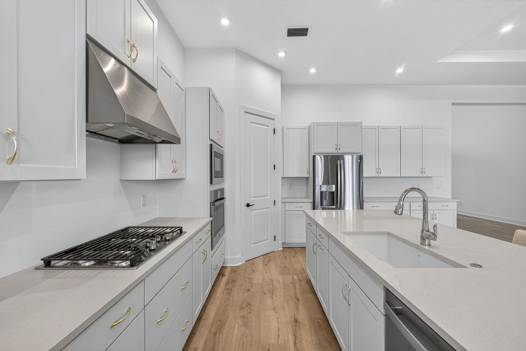 For Rent: $5,500 (5 beds, 4 baths, 3204 Square Feet)