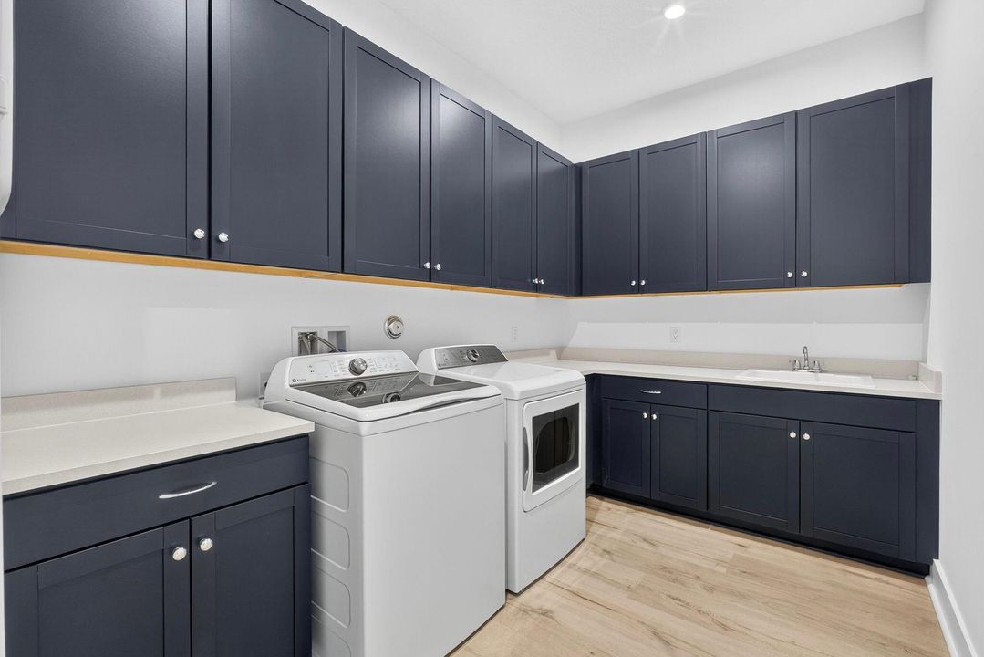 For Rent: $5,500 (5 beds, 4 baths, 3204 Square Feet)