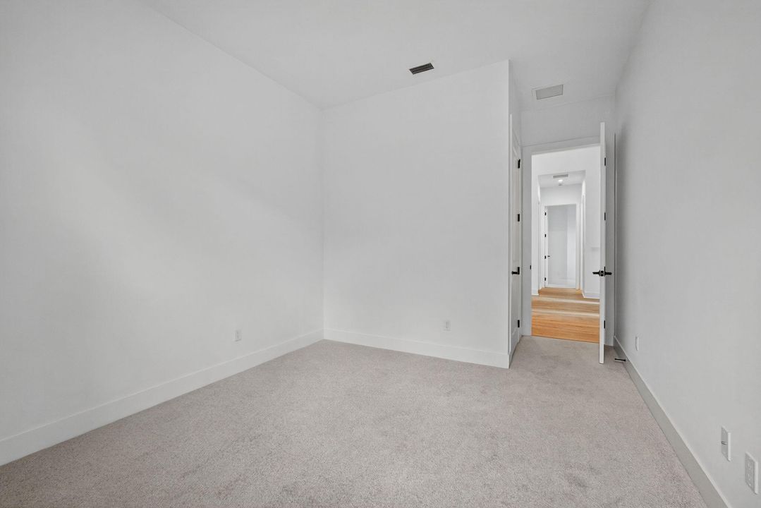 For Rent: $5,500 (5 beds, 4 baths, 3204 Square Feet)