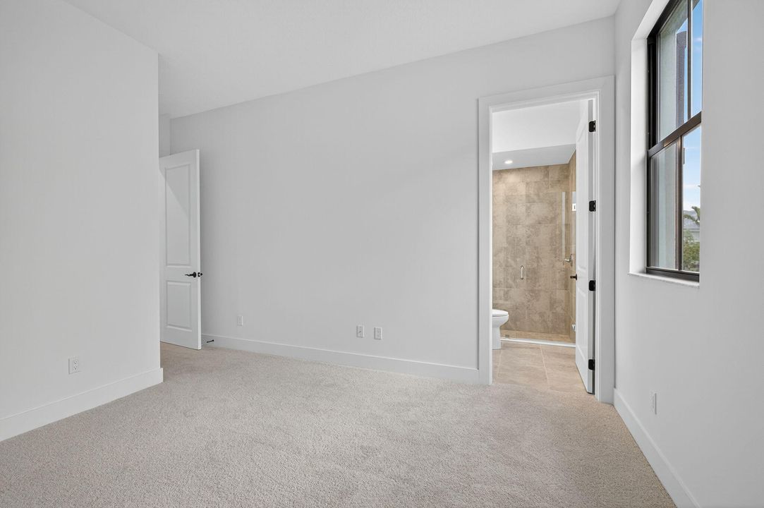 For Rent: $5,500 (5 beds, 4 baths, 3204 Square Feet)