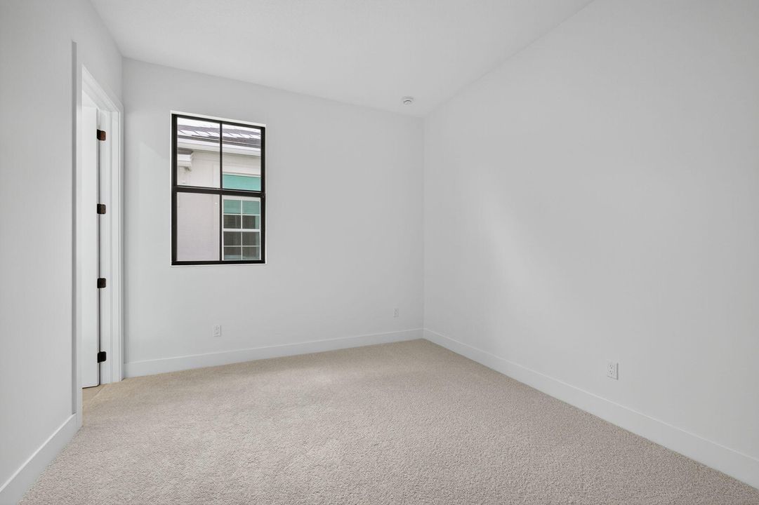 For Rent: $5,500 (5 beds, 4 baths, 3204 Square Feet)