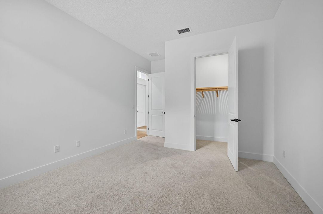 For Rent: $5,500 (5 beds, 4 baths, 3204 Square Feet)