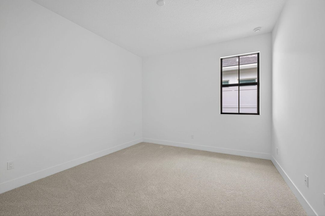 For Rent: $5,500 (5 beds, 4 baths, 3204 Square Feet)