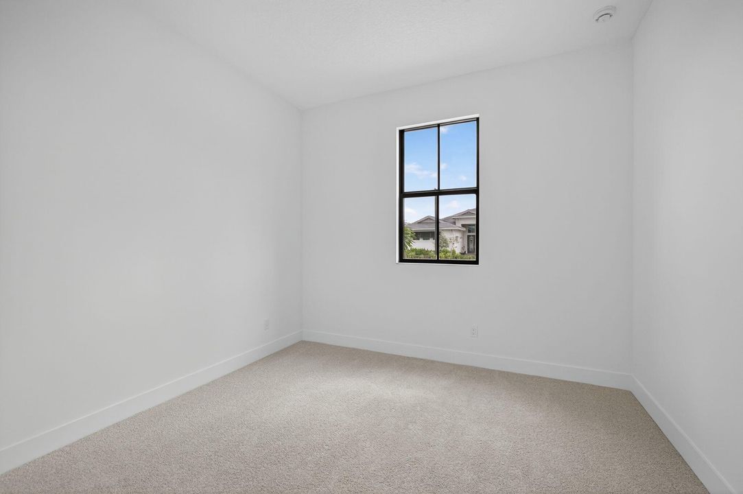 For Rent: $5,500 (5 beds, 4 baths, 3204 Square Feet)