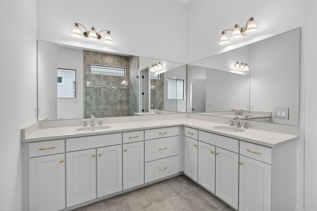 For Rent: $5,500 (5 beds, 4 baths, 3204 Square Feet)