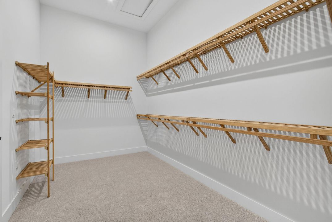 For Rent: $5,500 (5 beds, 4 baths, 3204 Square Feet)