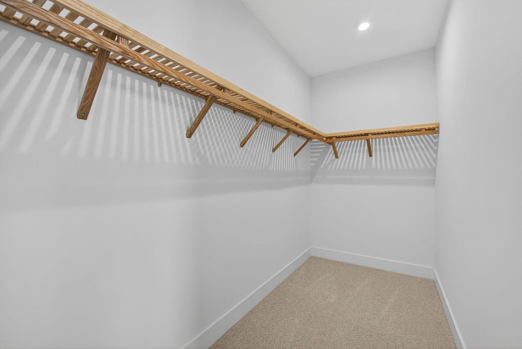 For Rent: $5,500 (5 beds, 4 baths, 3204 Square Feet)