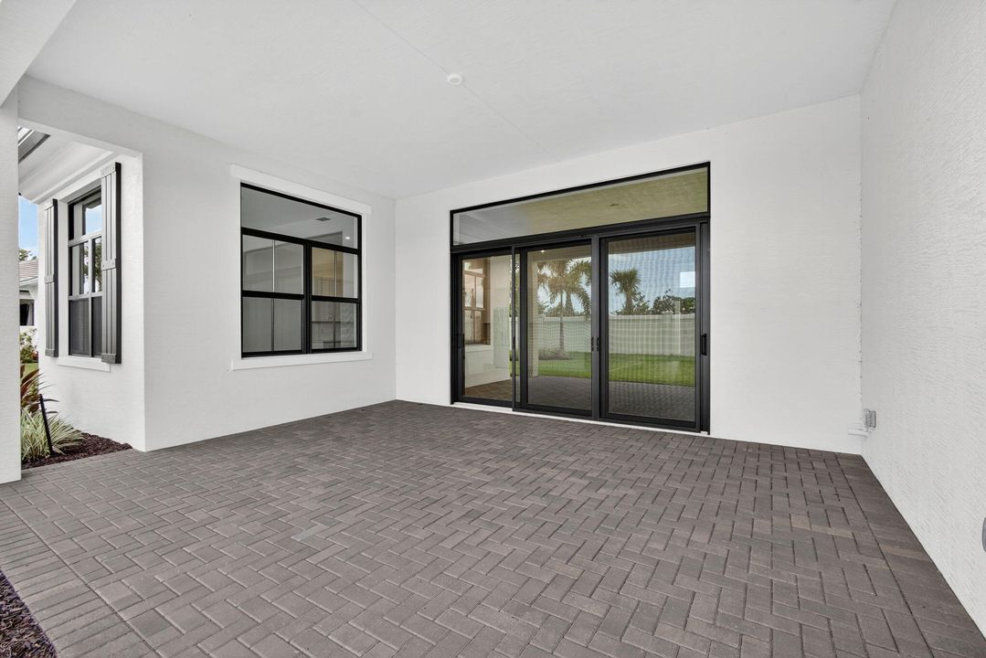 For Rent: $5,500 (5 beds, 4 baths, 3204 Square Feet)