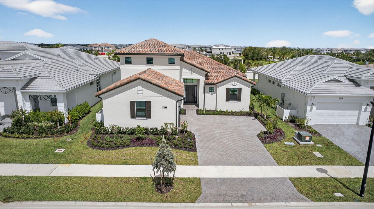 For Rent: $5,500 (5 beds, 4 baths, 3204 Square Feet)