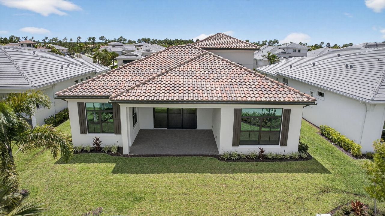 For Rent: $5,500 (5 beds, 4 baths, 3204 Square Feet)