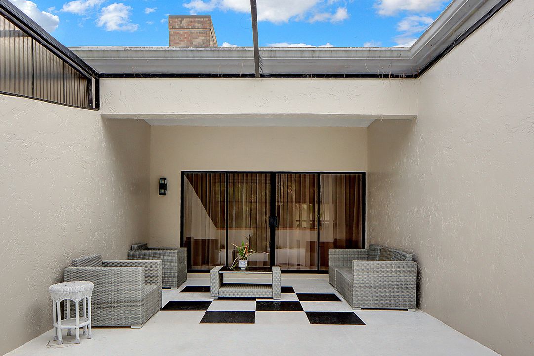 For Sale: $1,050,000 (3 beds, 2 baths, 2003 Square Feet)