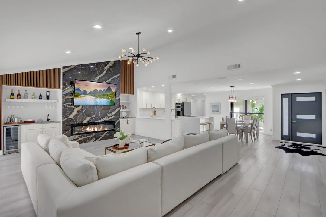 For Sale: $1,050,000 (3 beds, 2 baths, 2003 Square Feet)