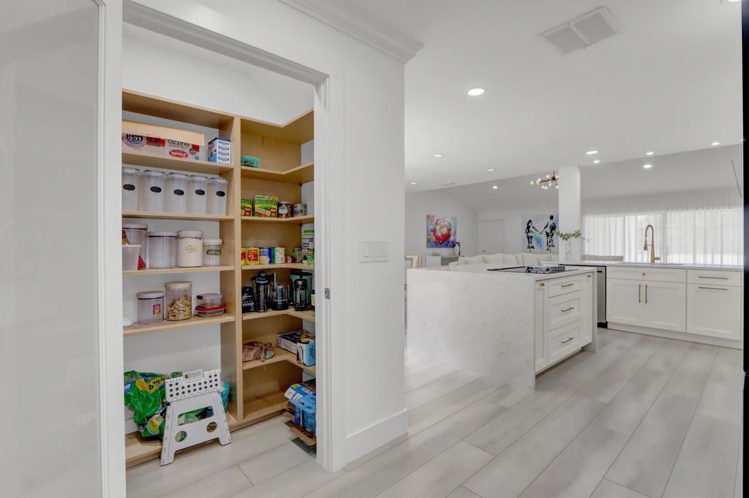 For Sale: $1,050,000 (3 beds, 2 baths, 2003 Square Feet)