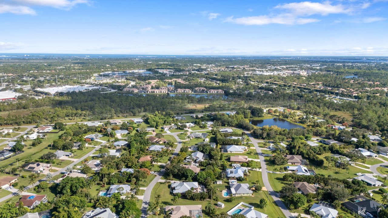 Под контрактом: $510,000 (3 спален, 2 ванн, 2044 Квадратных фут)