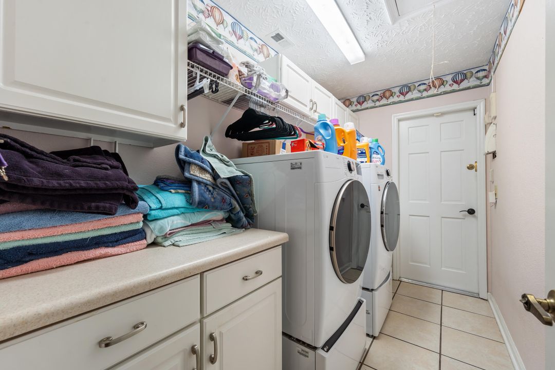 Под контрактом: $510,000 (3 спален, 2 ванн, 2044 Квадратных фут)