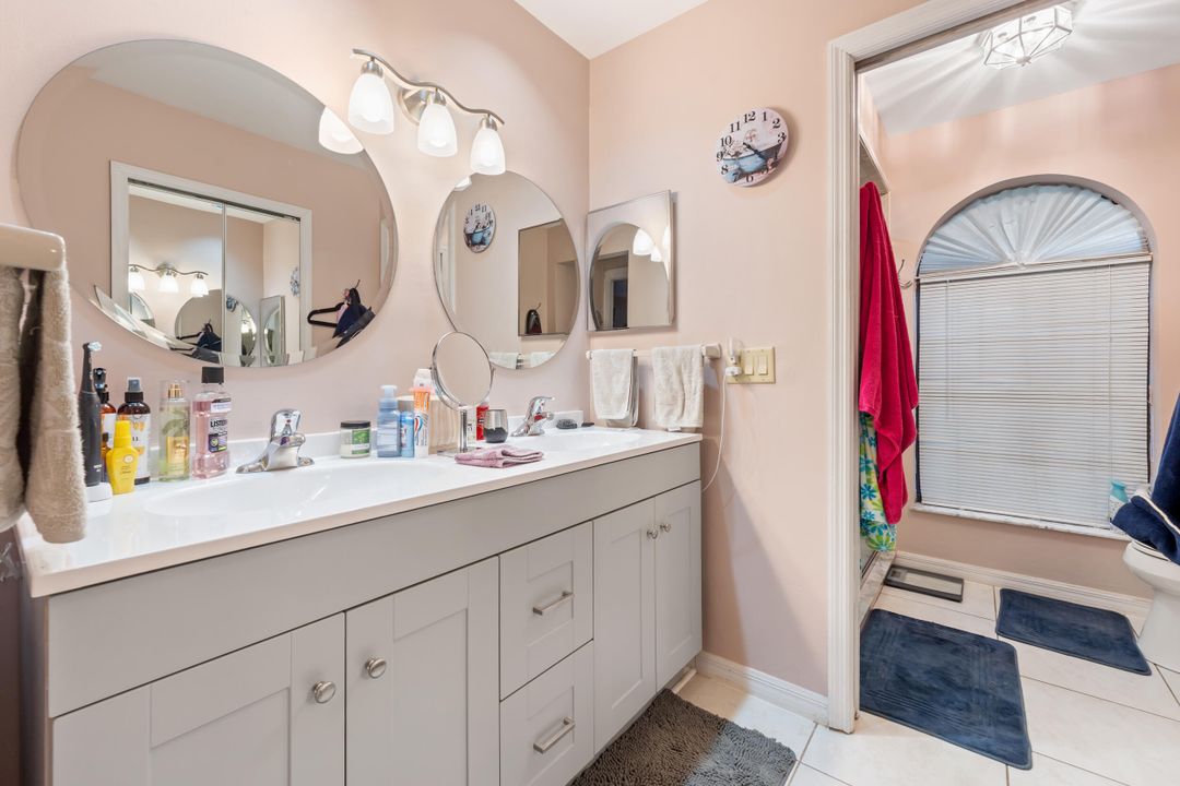 Под контрактом: $510,000 (3 спален, 2 ванн, 2044 Квадратных фут)