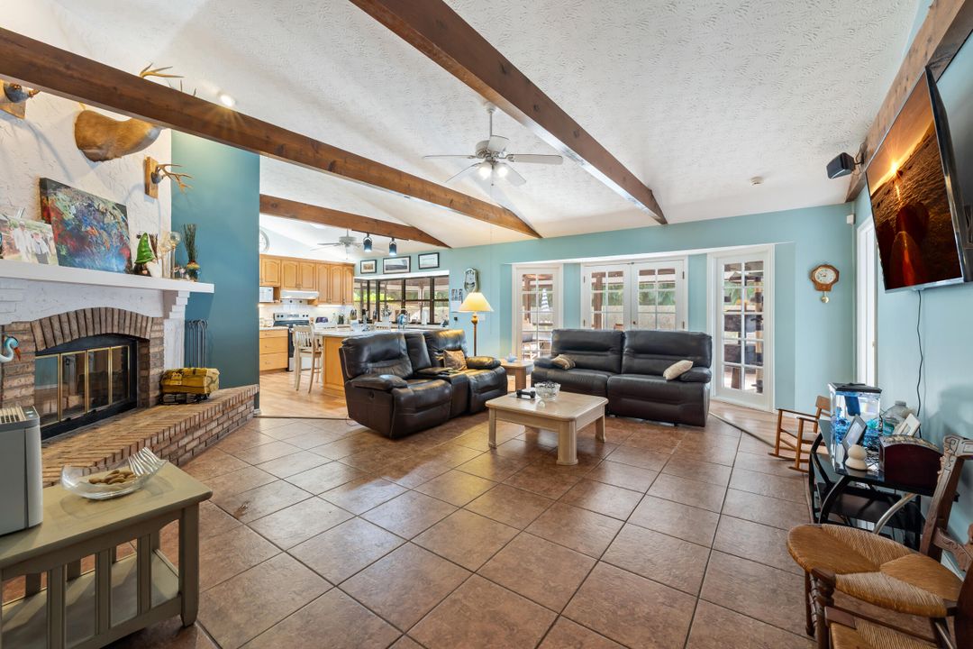 Под контрактом: $510,000 (3 спален, 2 ванн, 2044 Квадратных фут)