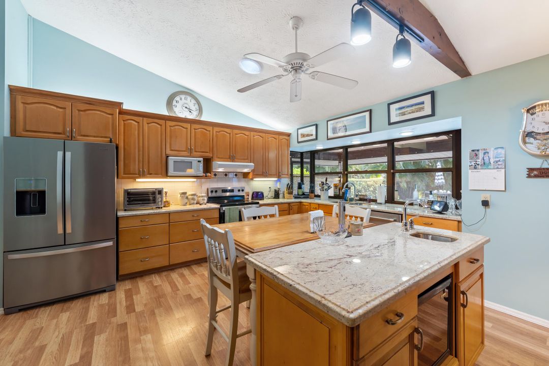 Под контрактом: $510,000 (3 спален, 2 ванн, 2044 Квадратных фут)