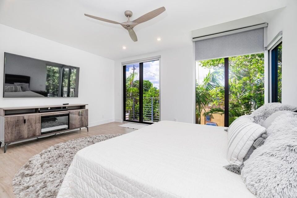 For Rent: $7,000 (3 beds, 3 baths, 2239 Square Feet)