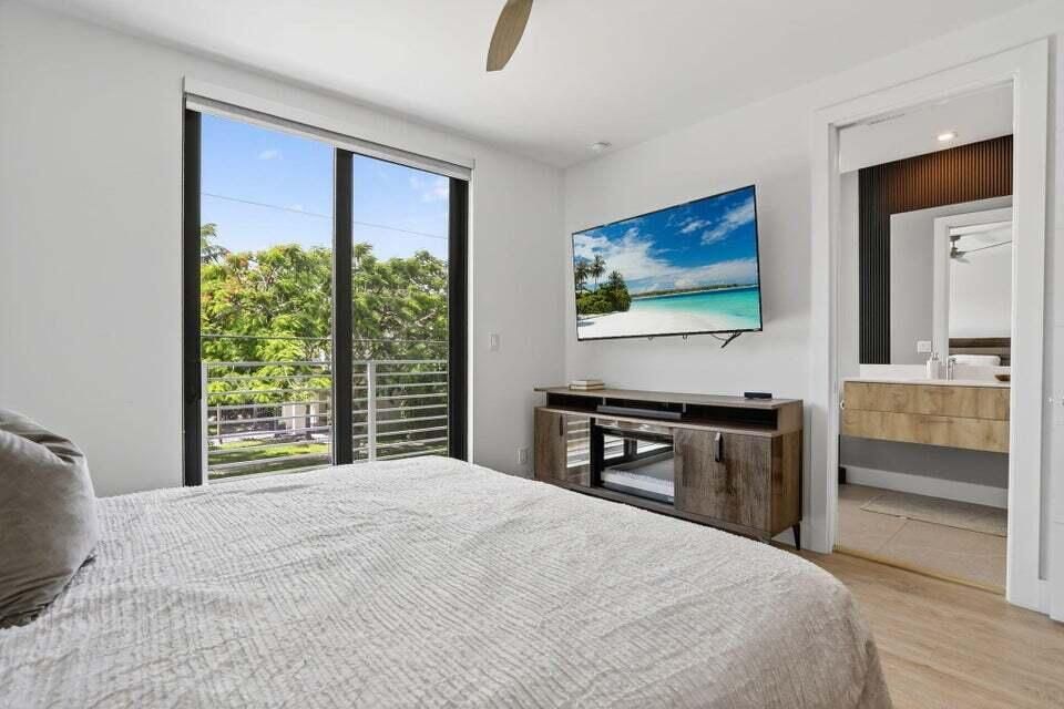 For Rent: $7,000 (3 beds, 3 baths, 2239 Square Feet)