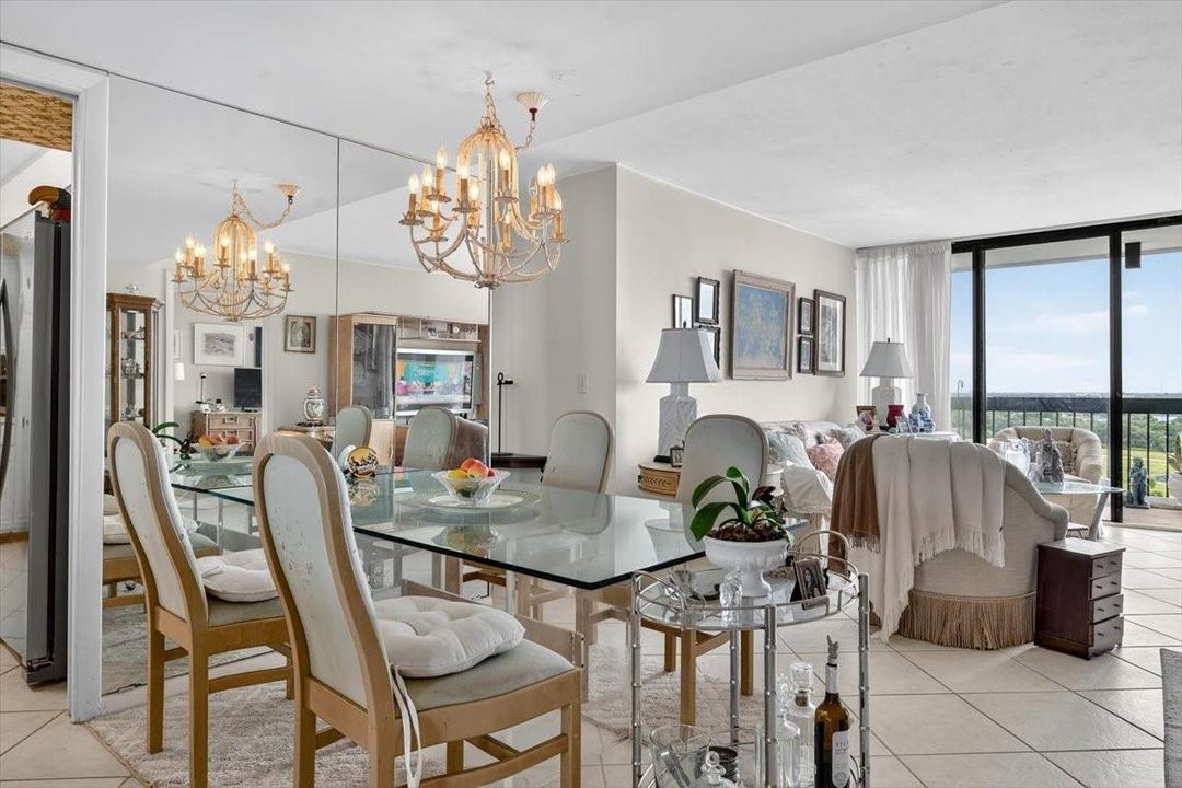 For Sale: $159,999 (1 beds, 1 baths, 894 Square Feet)