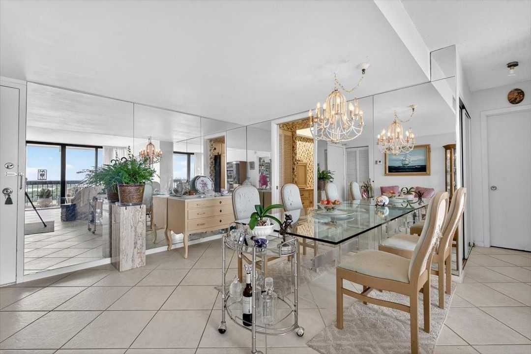 For Sale: $159,999 (1 beds, 1 baths, 894 Square Feet)