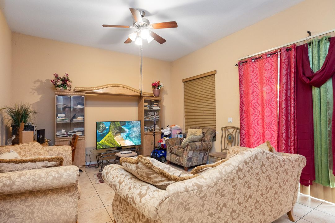 待售: $580,000 (4 贝兹, 2 浴室, 2810 平方英尺)