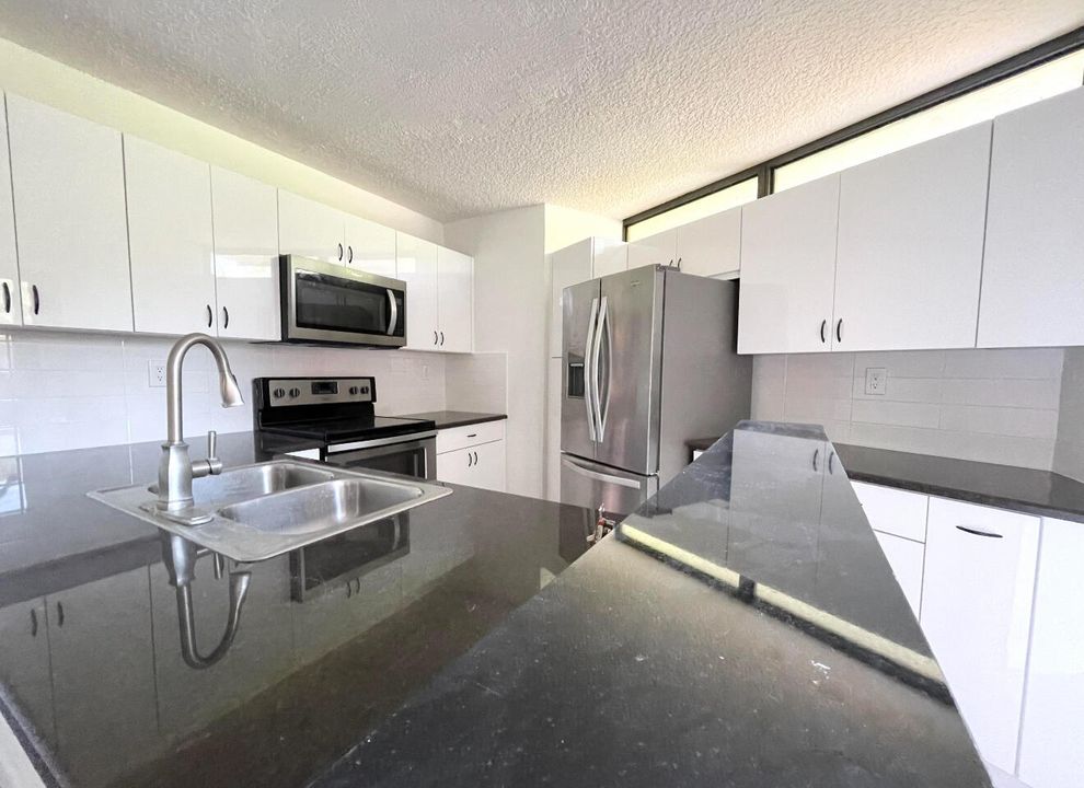 For Rent: $2,500 (2 beds, 2 baths, 1218 Square Feet)