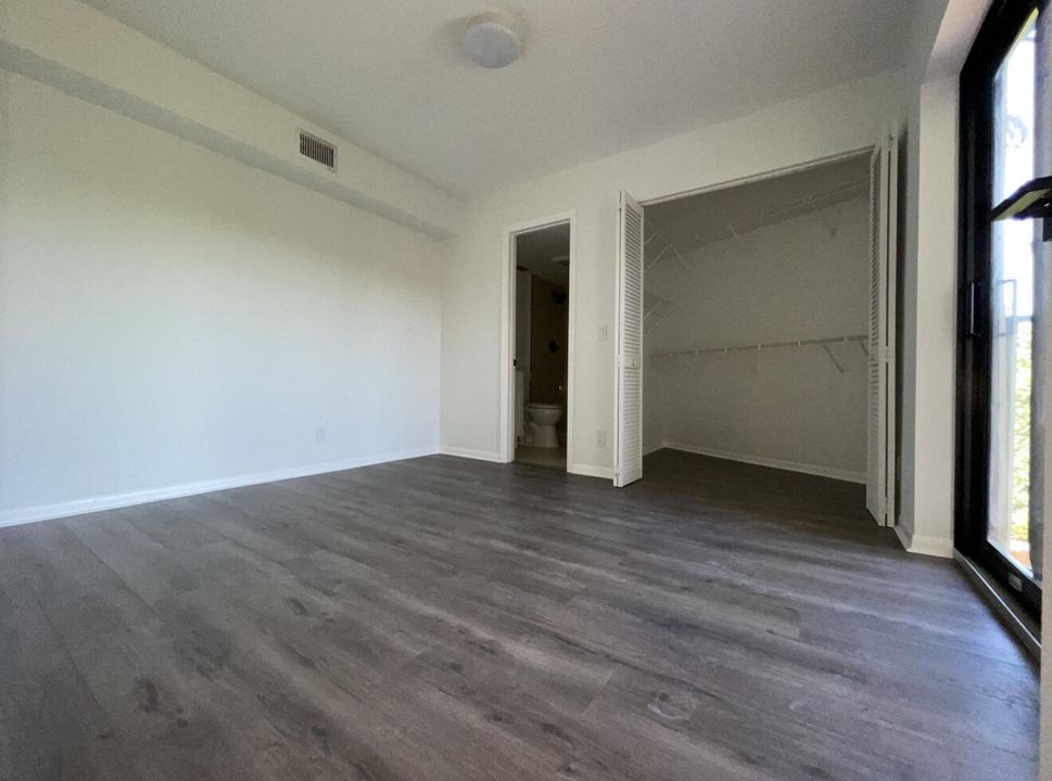 For Rent: $2,500 (2 beds, 2 baths, 1218 Square Feet)