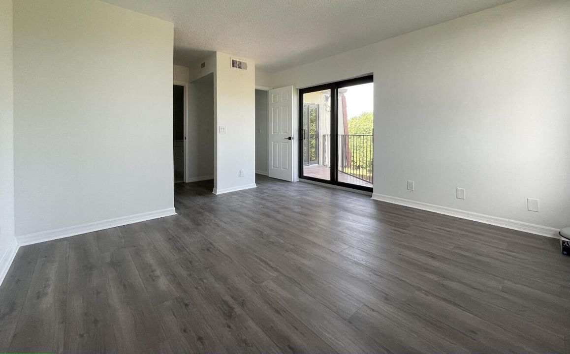 For Rent: $2,500 (2 beds, 2 baths, 1218 Square Feet)