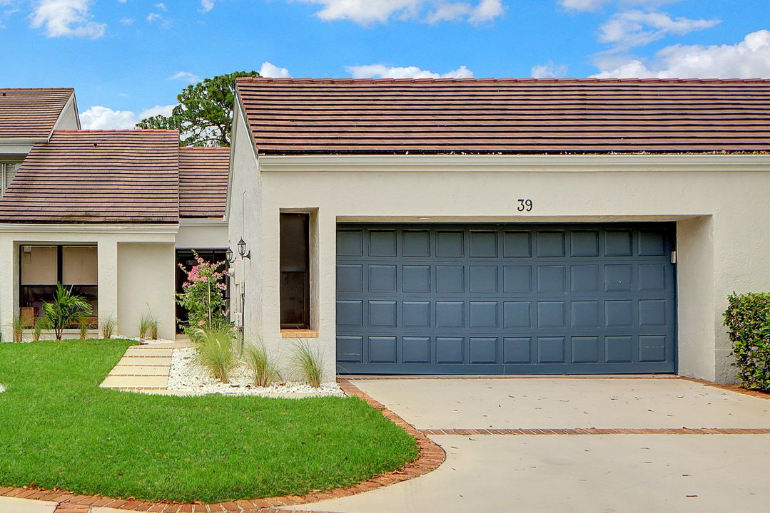 For Sale: $1,050,000 (3 beds, 2 baths, 2003 Square Feet)