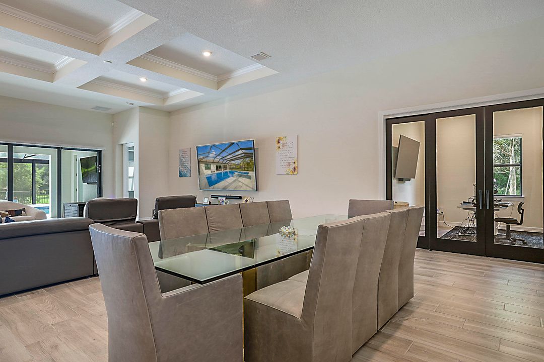 合同活跃: $6,000 (3 贝兹, 3 浴室, 2837 平方英尺)