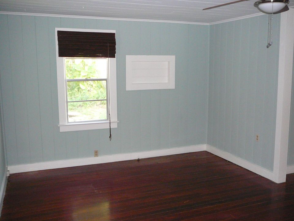 合同活跃: $389,000 (3 贝兹, 2 浴室, 1336 平方英尺)