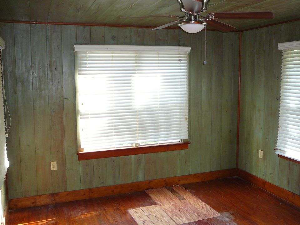 合同活跃: $389,000 (3 贝兹, 2 浴室, 1336 平方英尺)