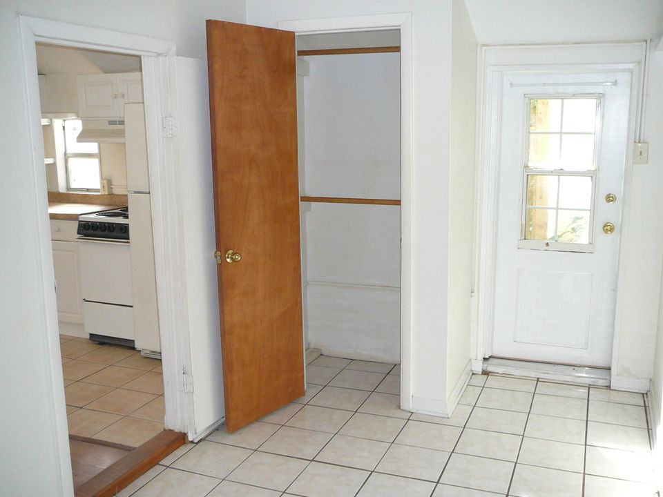 合同活跃: $389,000 (3 贝兹, 2 浴室, 1336 平方英尺)