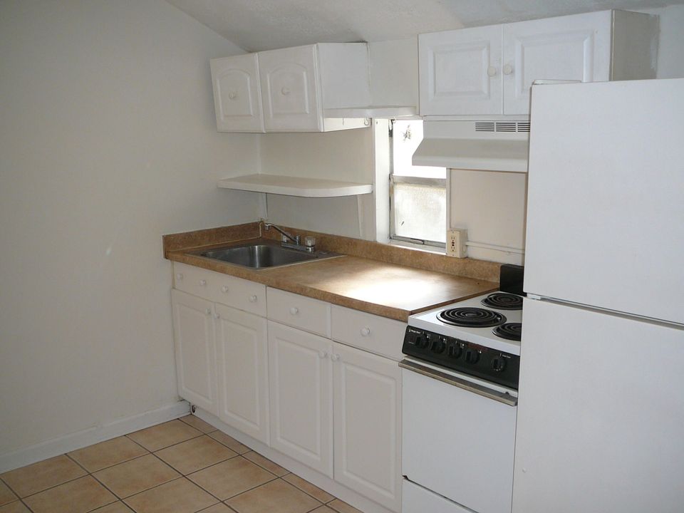 合同活跃: $389,000 (3 贝兹, 2 浴室, 1336 平方英尺)